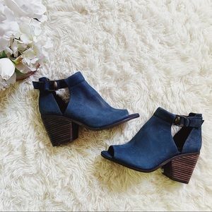 Caprica Booties: Size 8